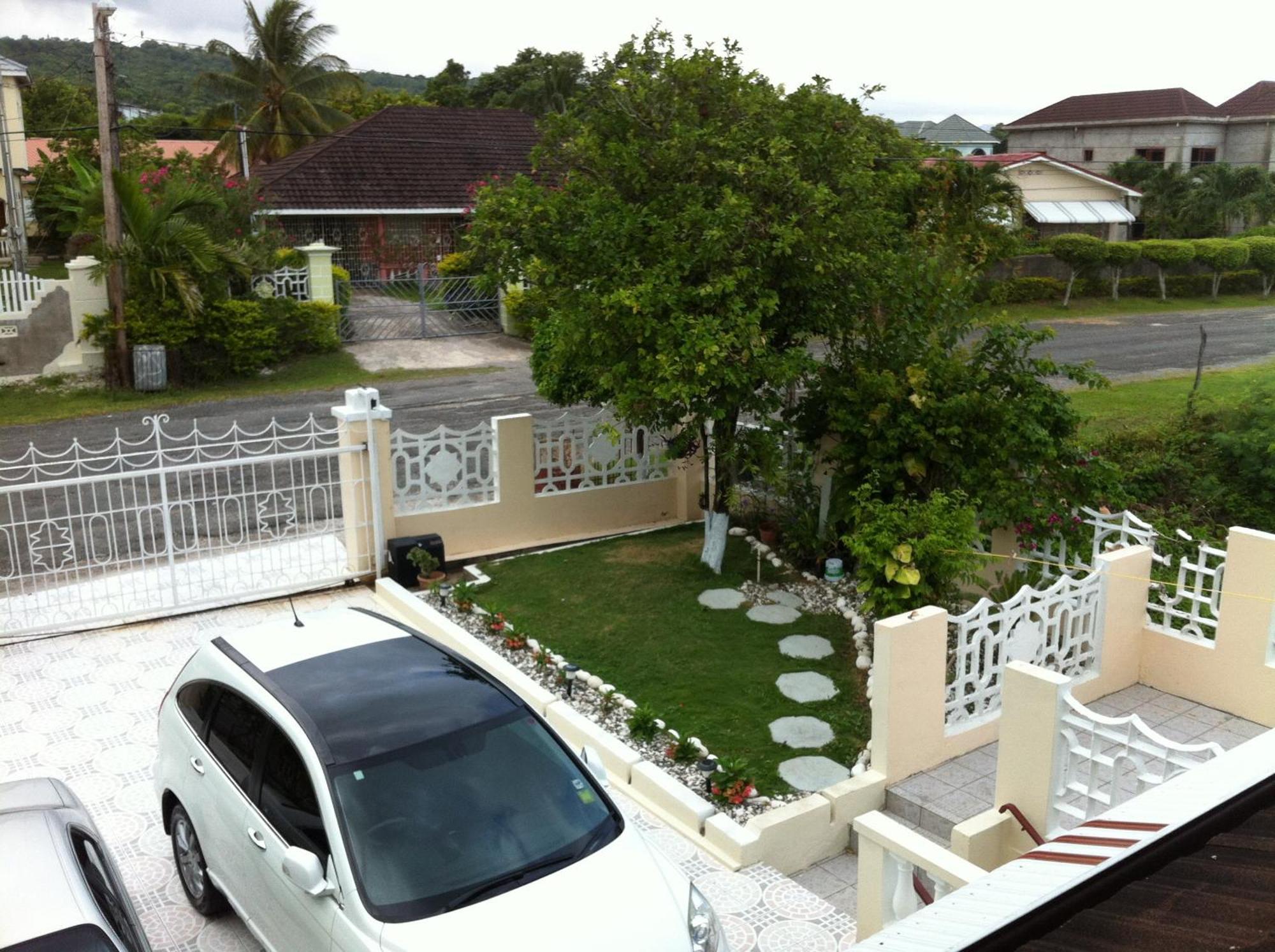 Goldenview Guesthouse Ocho Rios Kültér fotó