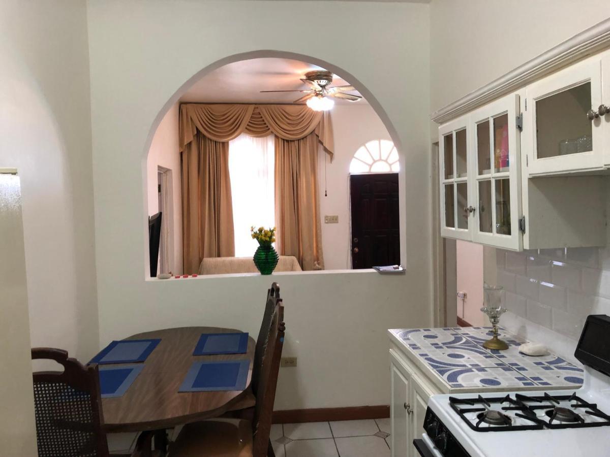 Goldenview Guesthouse Ocho Rios Kültér fotó
