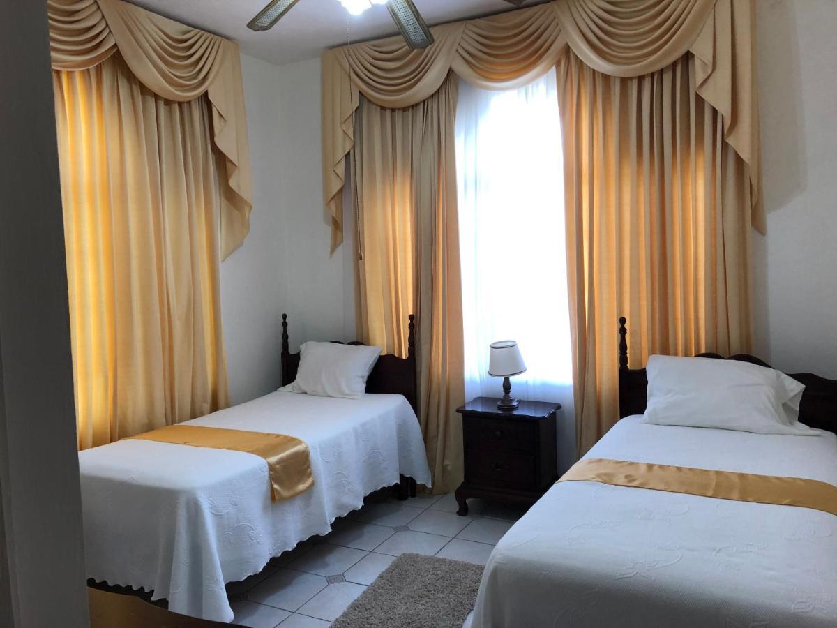 Goldenview Guesthouse Ocho Rios Kültér fotó