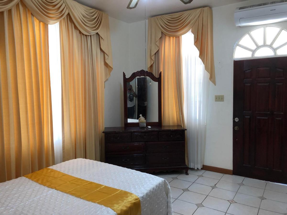 Goldenview Guesthouse Ocho Rios Kültér fotó